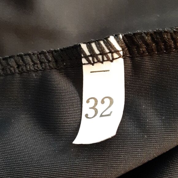 NWOT Women Running,Biking,Yoga or exercising Shorts Size 32 - Picture 2 of 8